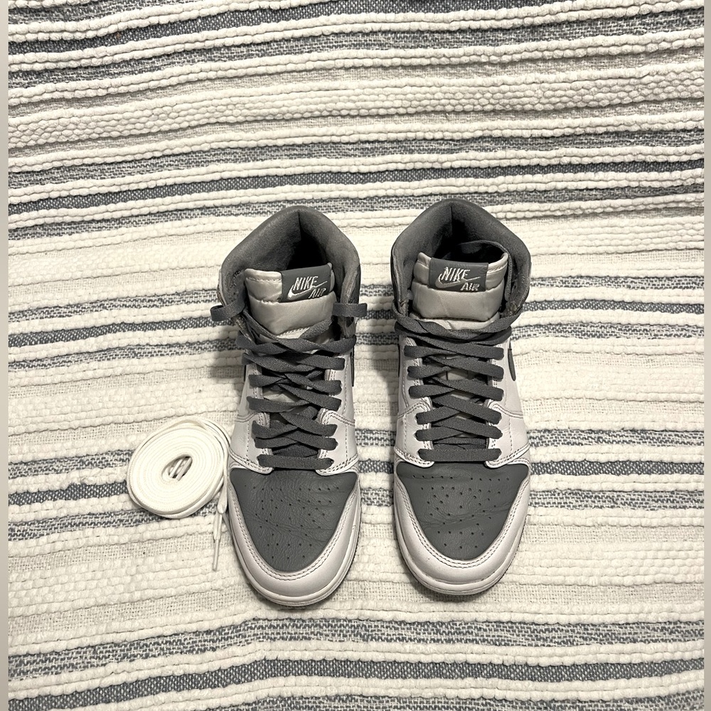 Jordan 1 Retro High OG - Grey and White
